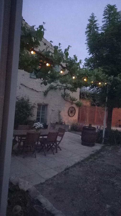 Le Clos Du Merry Joux-la-Ville Exterior foto